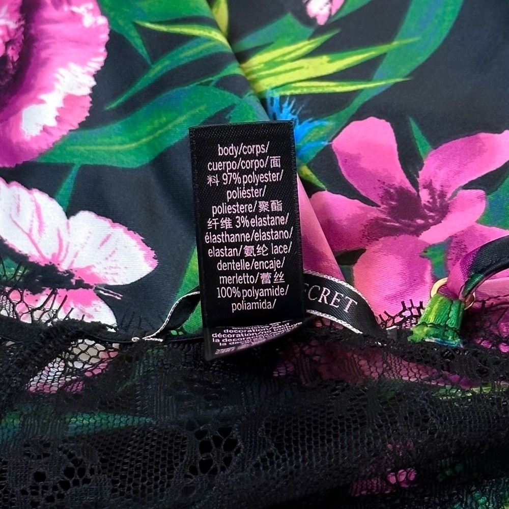Victoria’s Secret Lace Plunge Slip
Lingerie - Picture 12 of 12